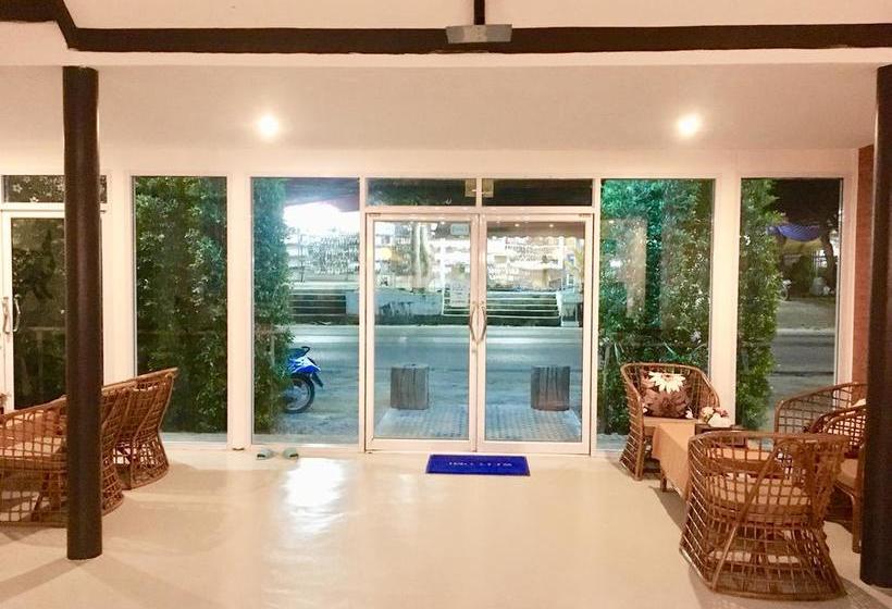 The Corner Transit Hostel 15