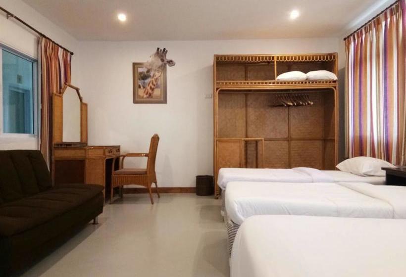 The Corner Transit Hostel 17