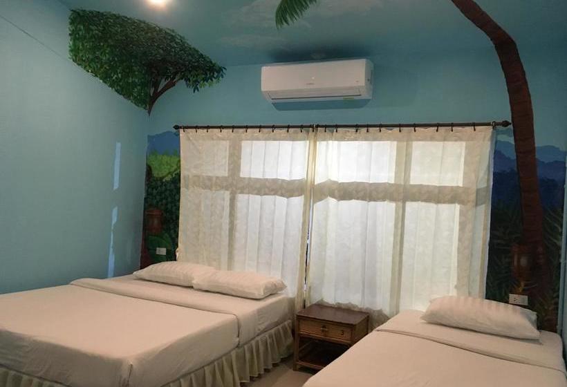 The Corner Transit Hostel 19