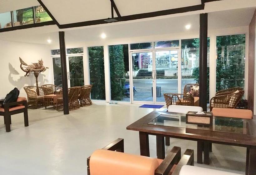 The Corner Transit Hostel 9