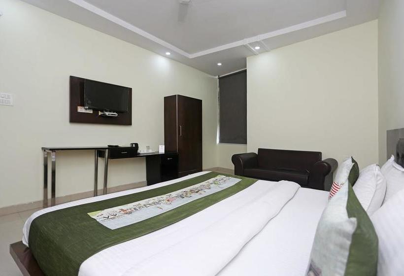 Oyo 9565 Hotel New Shiv Murti 1