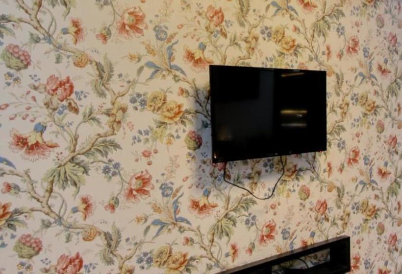 Hotel Sandalwood Bhopal 10