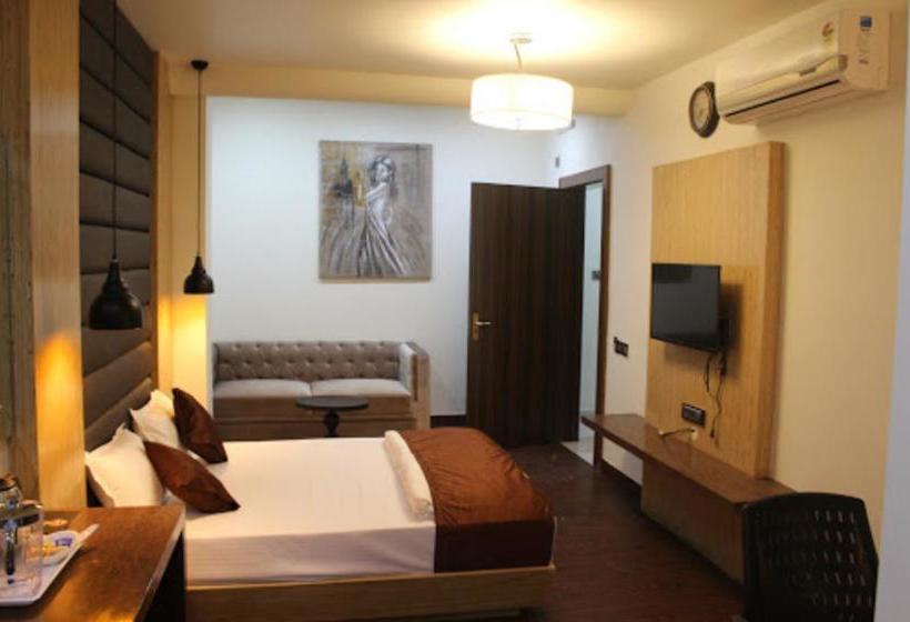 Hotel Sandalwood Bhopal 13
