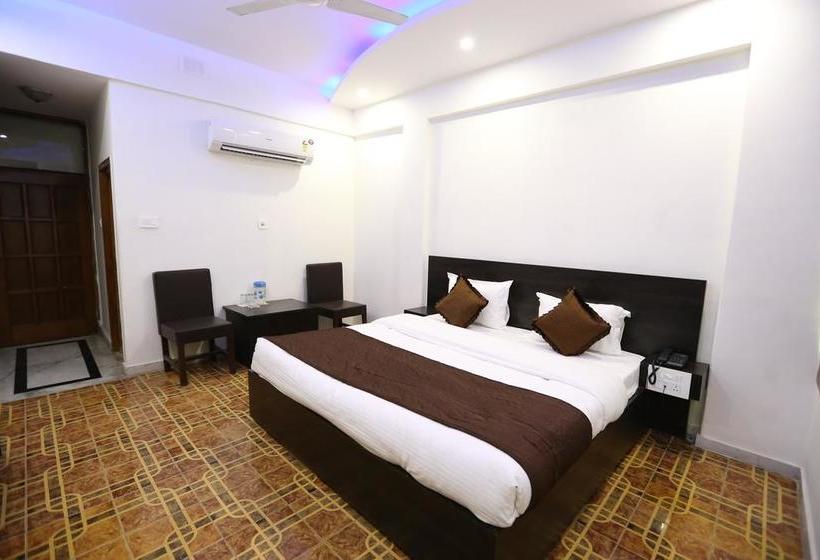 Oyo 8840 Hotel Namaskar 1