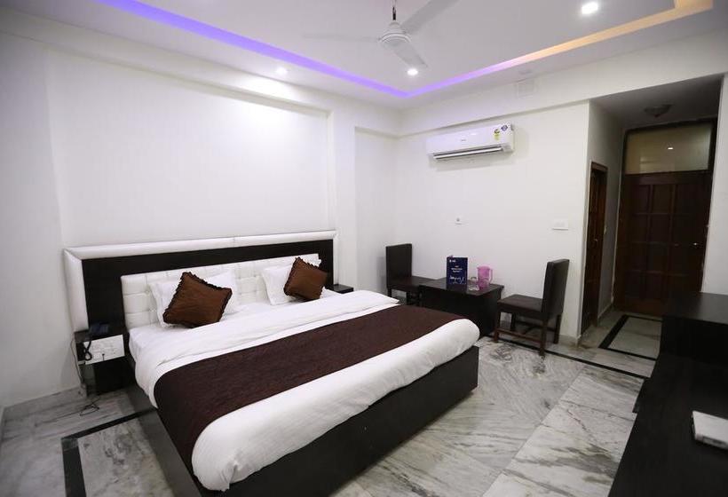Oyo 8840 Hotel Namaskar 15