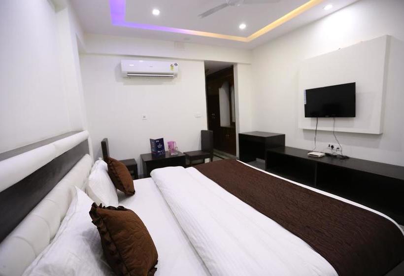 Oyo 8840 Hotel Namaskar 16