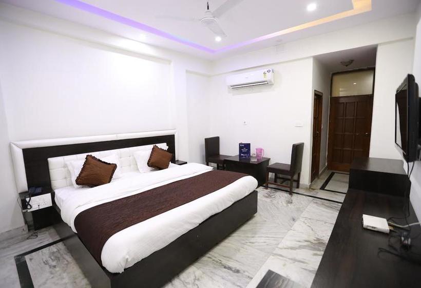 Oyo 8840 Hotel Namaskar 17