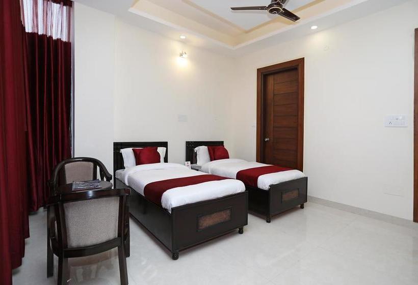 Oyo 9275 Hotel Royal Inn 1