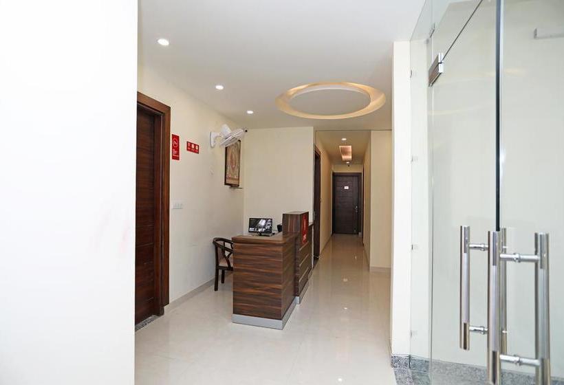 Oyo 9275 Hotel Royal Inn 11