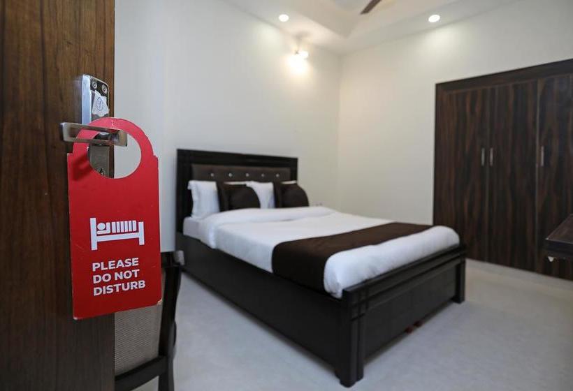 Oyo 9275 Hotel Royal Inn 18