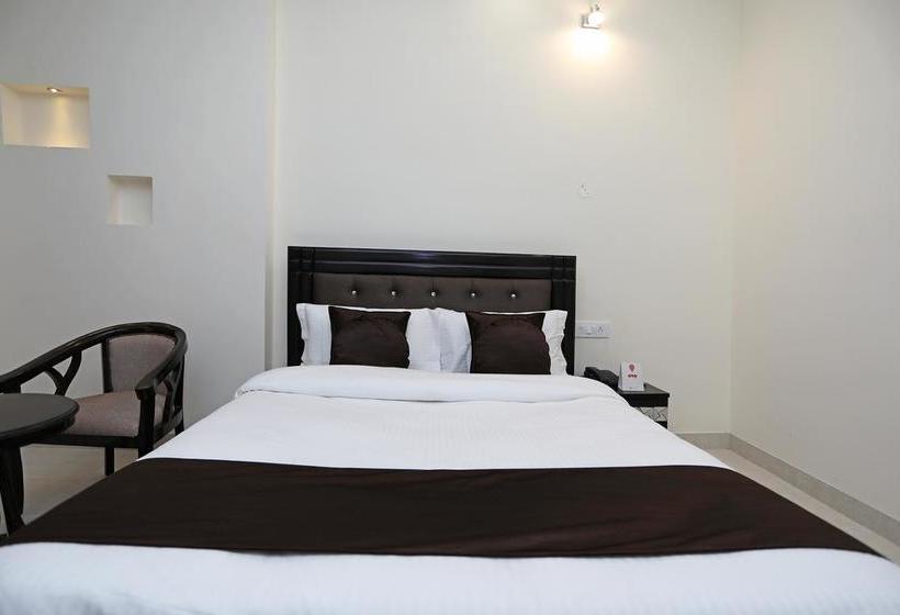 Oyo 9275 Hotel Royal Inn 7