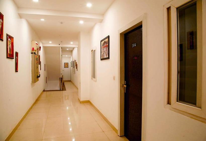 Fabhotel Purple Regency Zirakpur 10