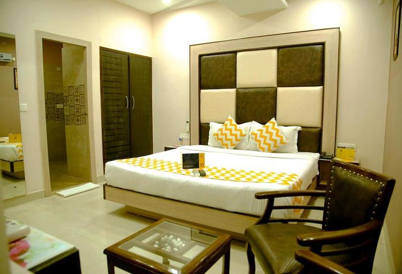 Fabhotel Purple Regency Zirakpur 12