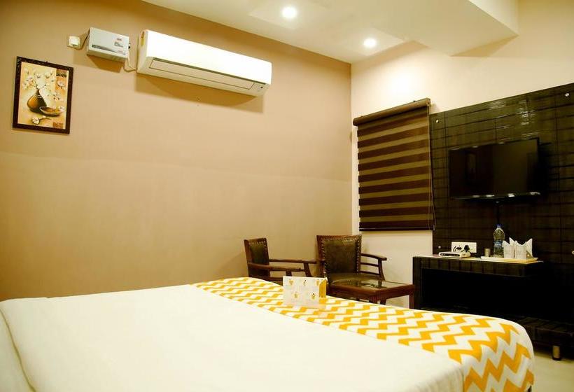 Fabhotel Purple Regency Zirakpur 18