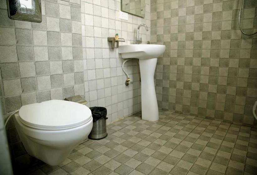 Fabhotel Purple Regency Zirakpur 8