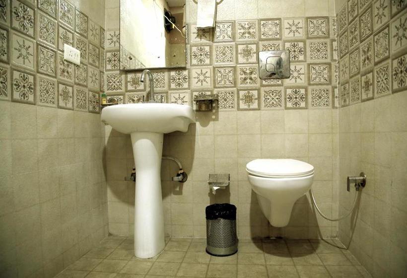 Fabhotel Purple Regency Zirakpur 9