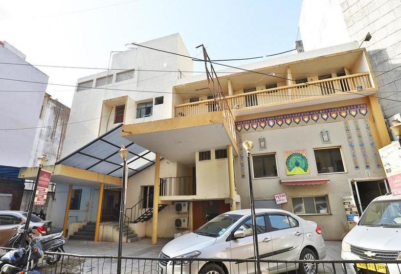 Oyo 13668 Hotel Utsav Vadodara Maharashtra