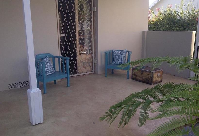 Bed and Breakfast The Red Door Grahamstown 6