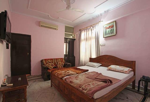 Saarthi Hotel & Restaurant 8