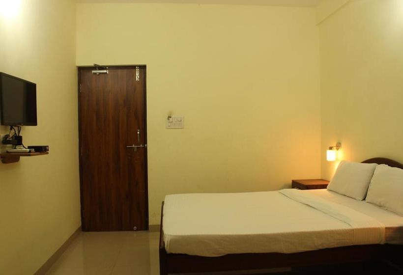 Hotel Walking Distance To Candolim Beach
