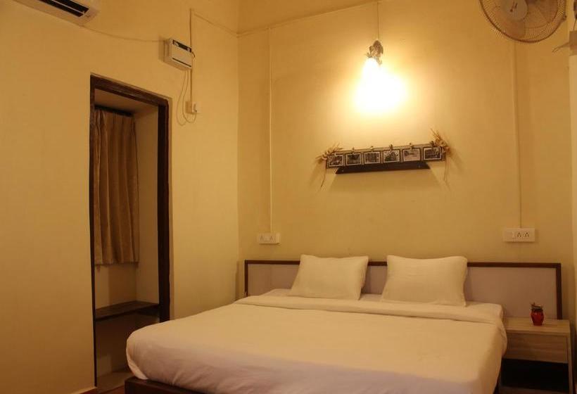 Hotel Oyo 6474 Home Boutique 2 Bhk Villa Candolim 1