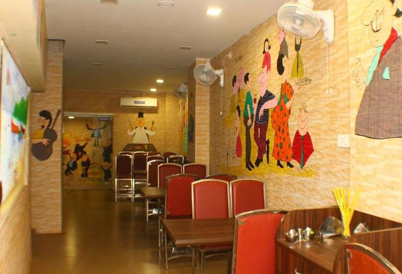 Oyo 7454 Hotel Ronaldo S 10