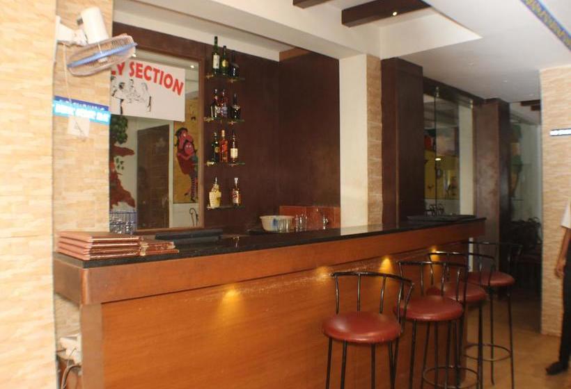 Oyo 7454 Hotel Ronaldo S 11