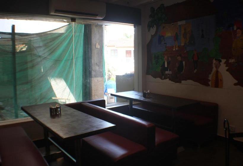 Oyo 7454 Hotel Ronaldo S 18