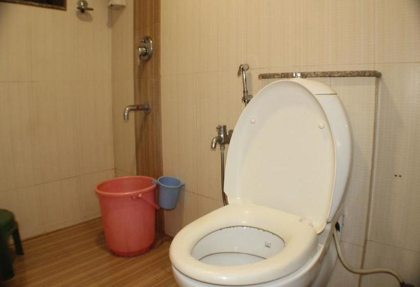 Oyo 7454 Hotel Ronaldo S 19