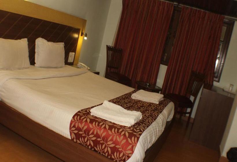 Oyo 7454 Hotel Ronaldo S 4