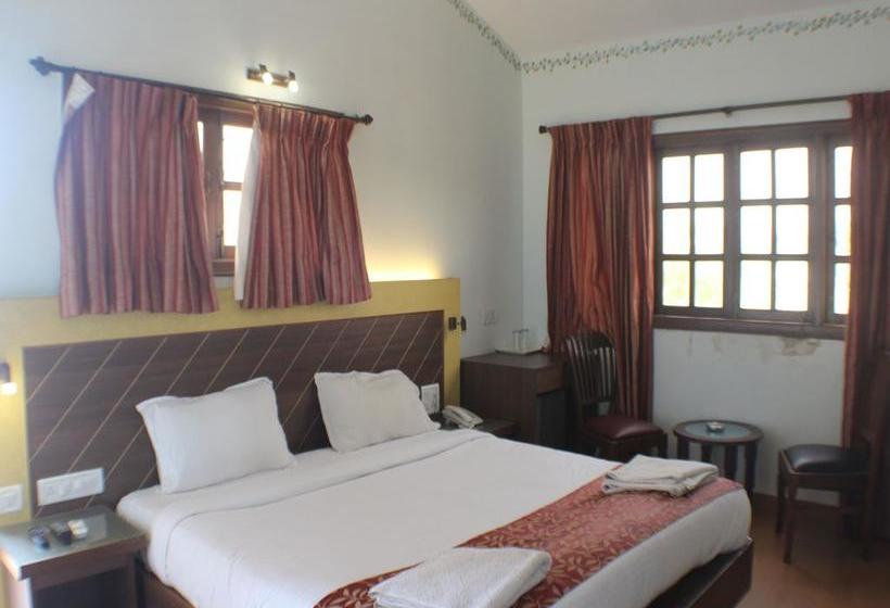 Oyo 7454 Hotel Ronaldo S 5