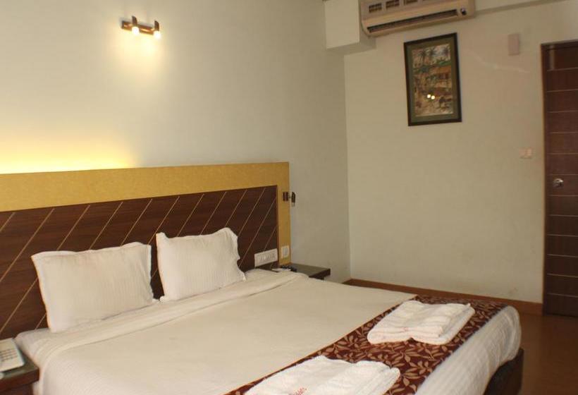 Oyo 7454 Hotel Ronaldo S 8