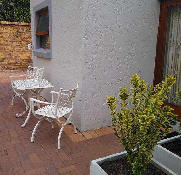 Bed and Breakfast 31 On Sharrow Guest House 13