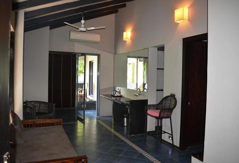 Hotel 16 Degrees North Candolim 16