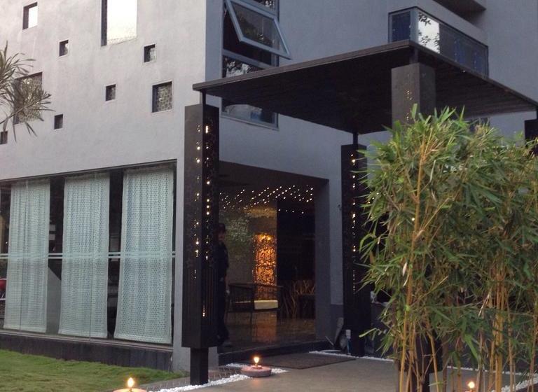 Hotel 16 Degrees North Candolim 7