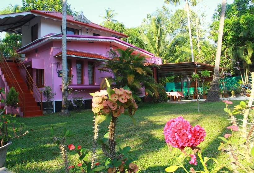 Bed and Breakfast Marari Nest Beach Homestay