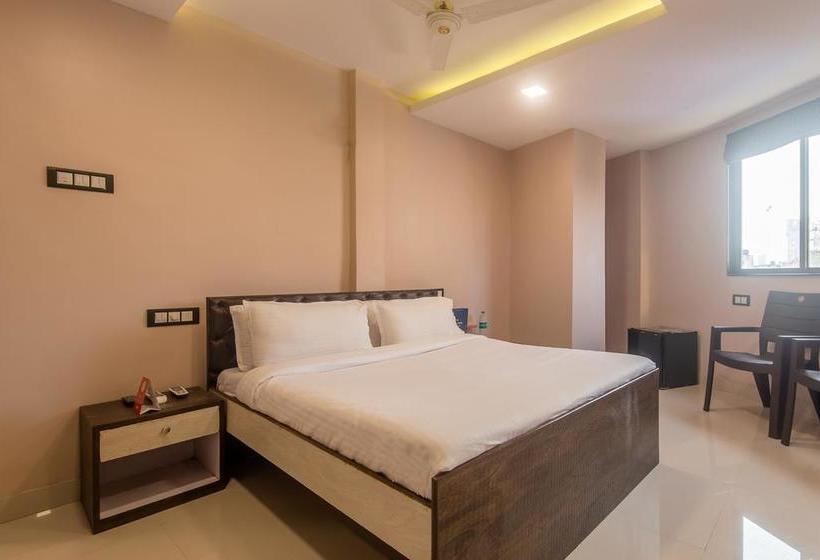 Hotel Oyo 9748 Girgaon Palace 1