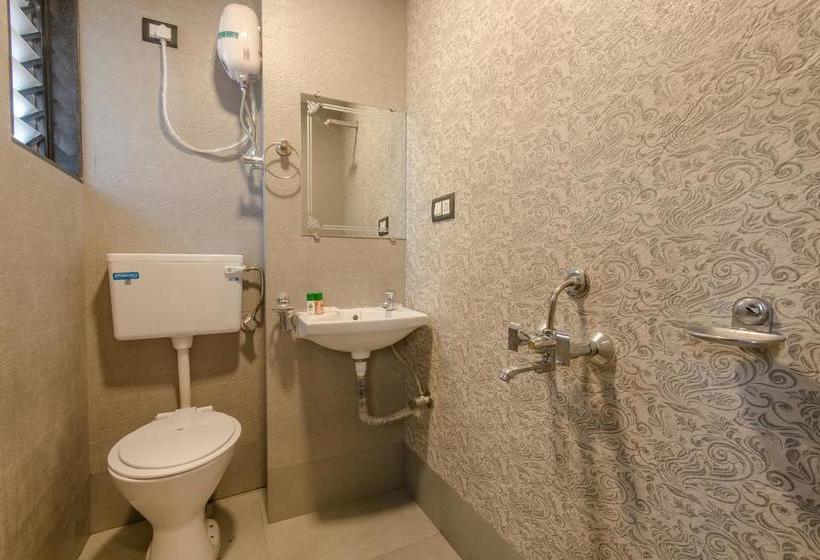 Hotel Oyo 9748 Girgaon Palace 17