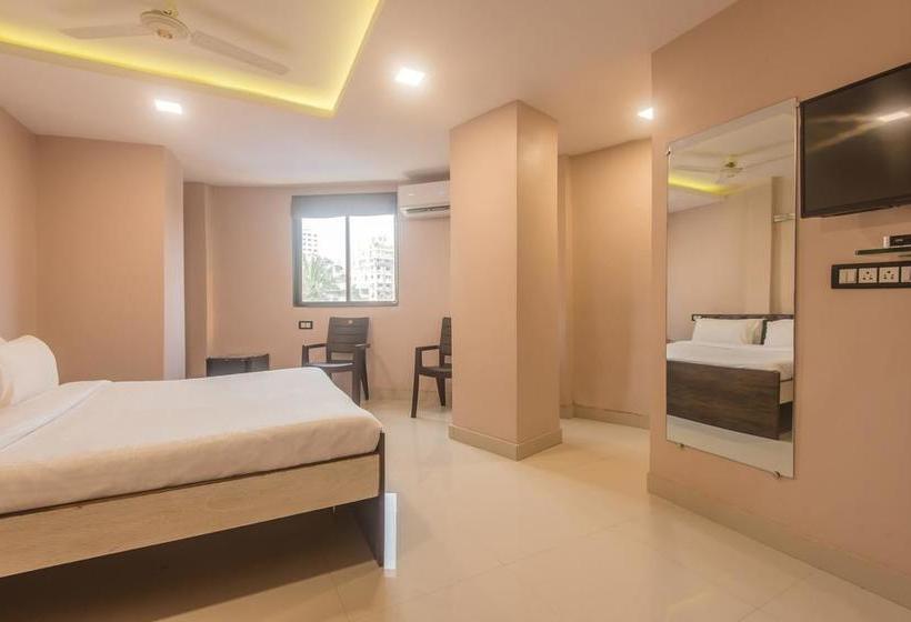 Hotel Oyo 9748 Girgaon Palace 4