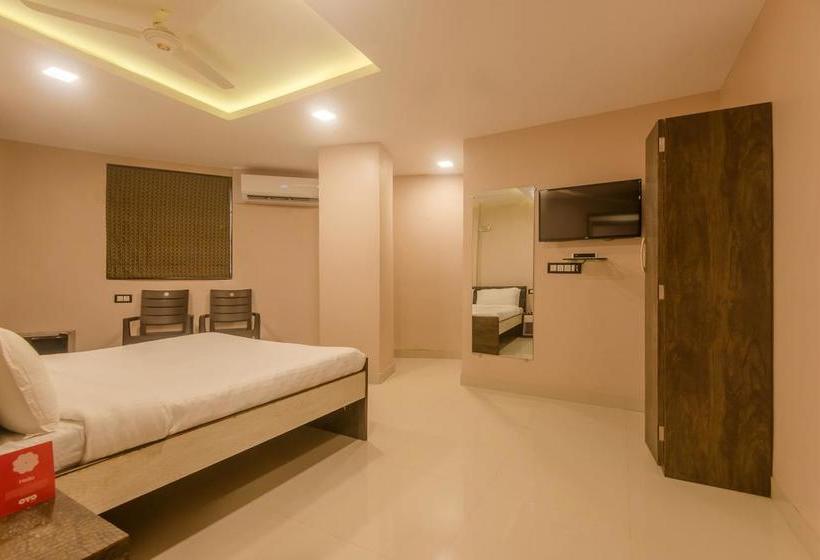 Hotel Oyo 9748 Girgaon Palace 5