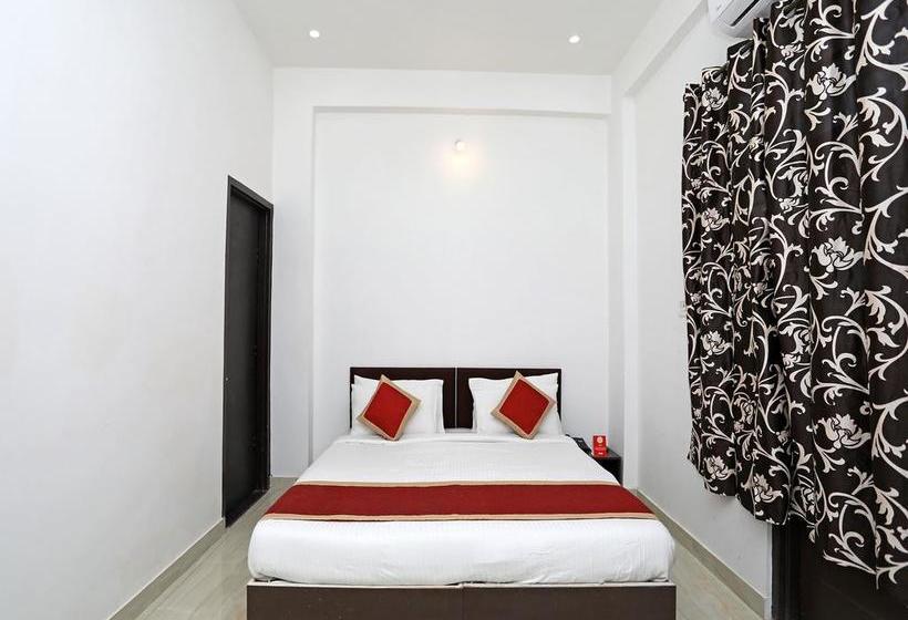 Hotel Oyo 10682 Blue Lotus 11