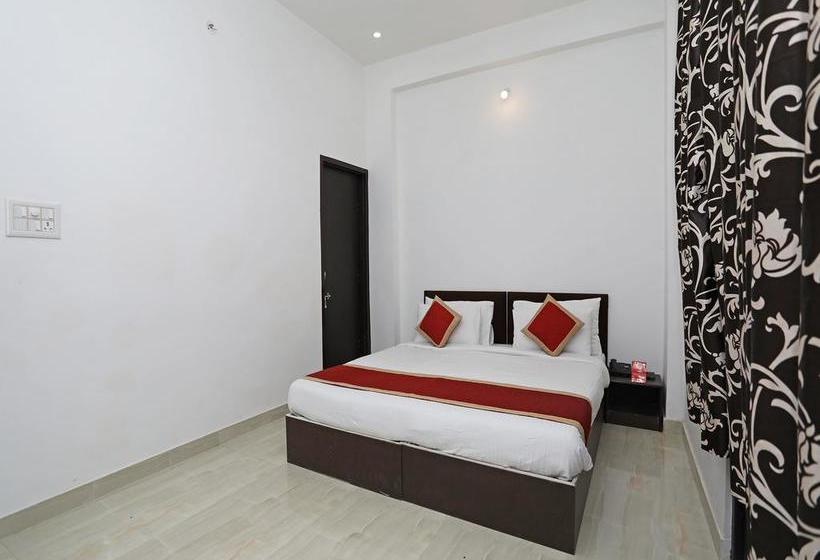 Hotel Oyo 10682 Blue Lotus 12