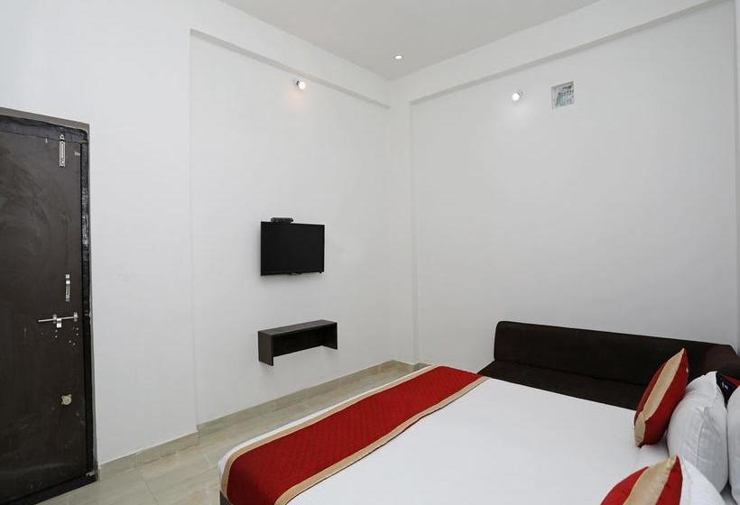 Hotel Oyo 10682 Blue Lotus 13