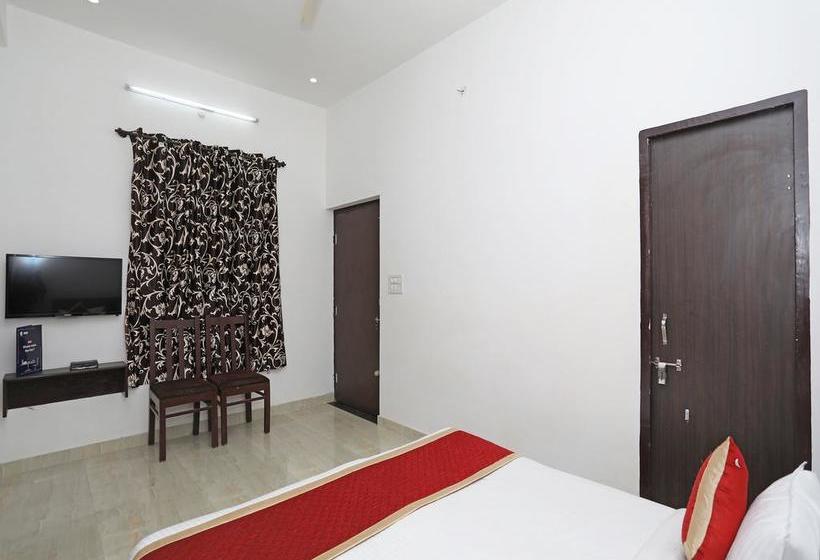 Hotel Oyo 10682 Blue Lotus 16