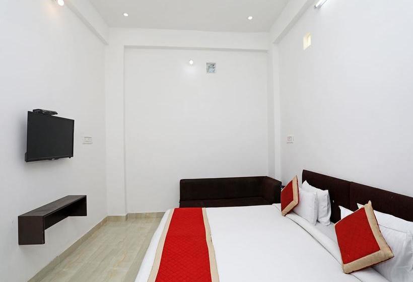 Hotel Oyo 10682 Blue Lotus 17