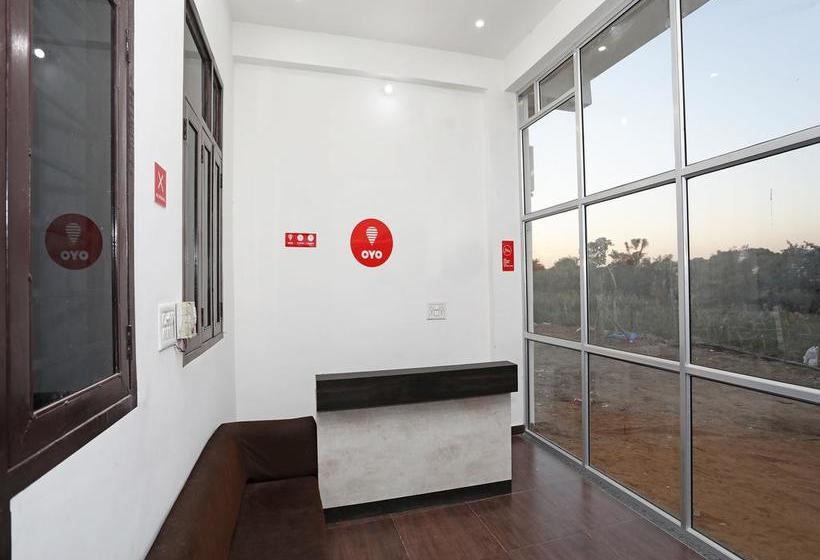 Hotel Oyo 10682 Blue Lotus 18