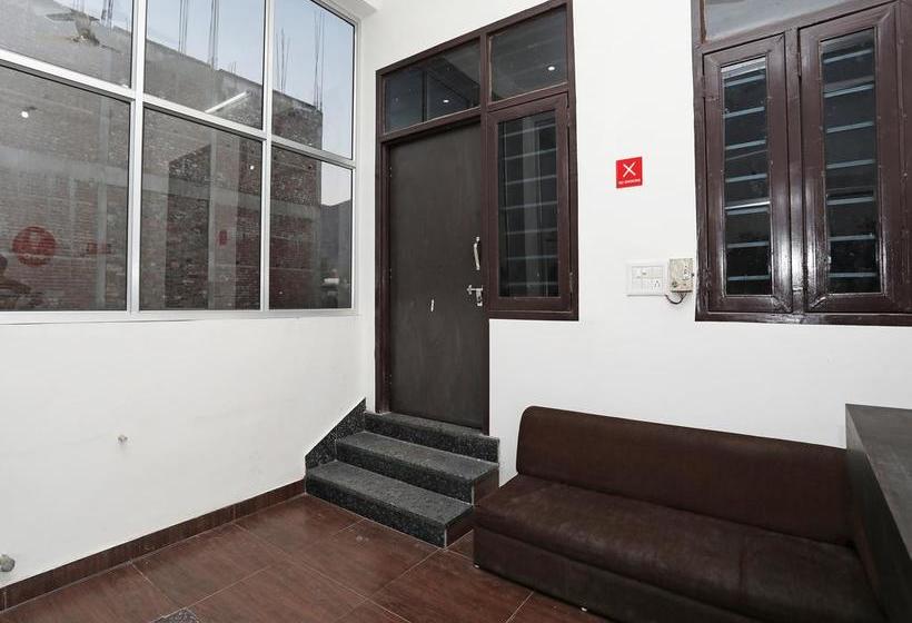 Hotel Oyo 10682 Blue Lotus 19