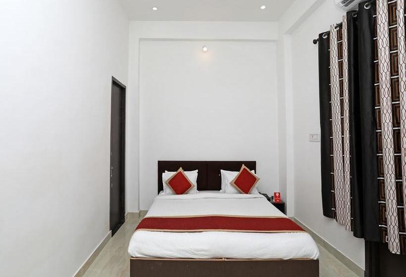 Hotel Oyo 10682 Blue Lotus 8