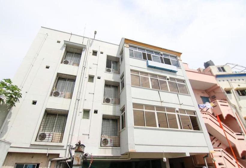 Hotel Oyo 9207 Chakri Guest House Vishakhapatnam