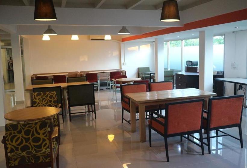 Hotel L42 Hostel Suvarnabhumi Airport 11